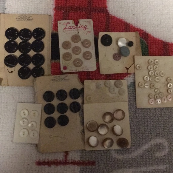 Vintage Buttons - Picture 5 of 5